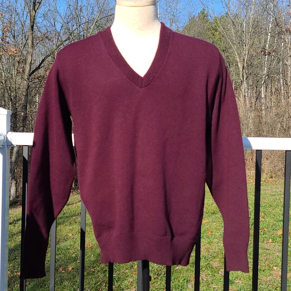 Vintage SFKM men's V-neck sweater size medium